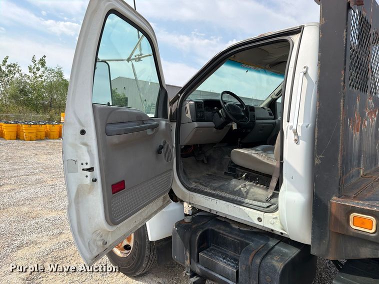 image for item FN5885 2000 Ford F-650 flatbed truck