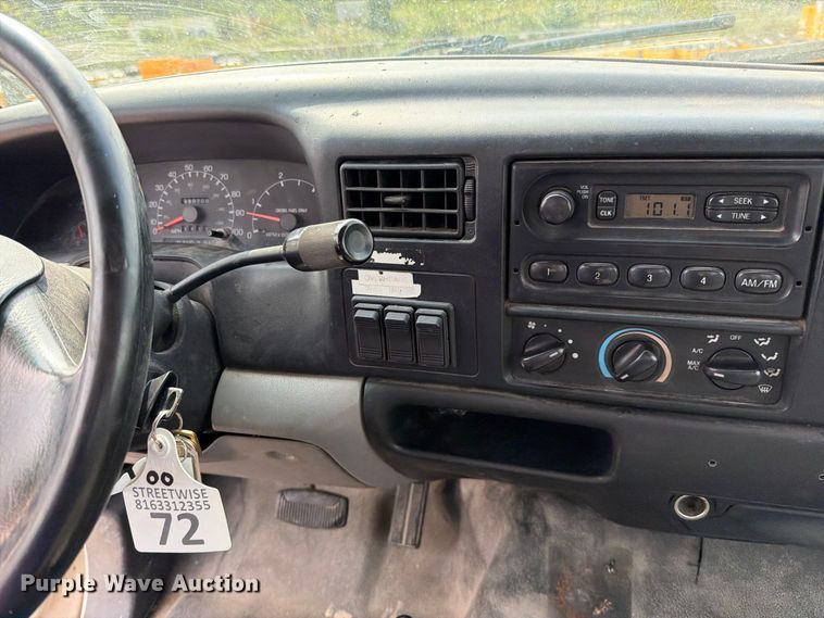 image for item FN5885 2000 Ford F-650 flatbed truck