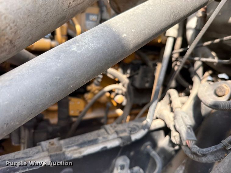image for item FN5885 2000 Ford F-650 flatbed truck