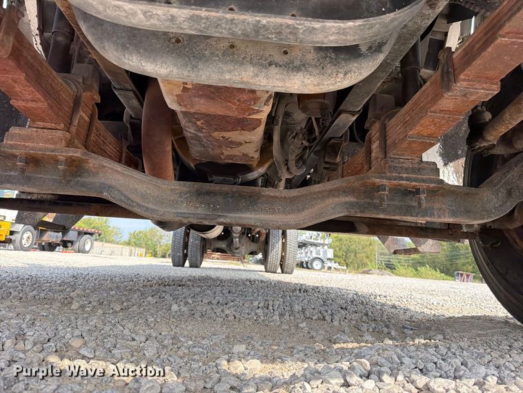 image for item FN5885 2000 Ford F-650 flatbed truck