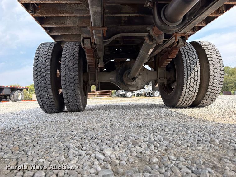 image for item FN5885 2000 Ford F-650 flatbed truck