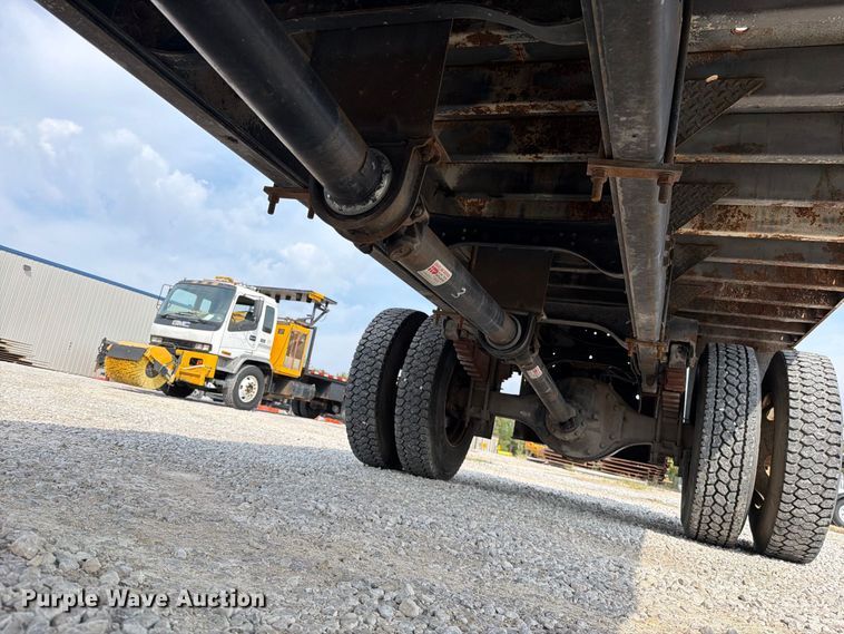 image for item FN5885 2000 Ford F-650 flatbed truck