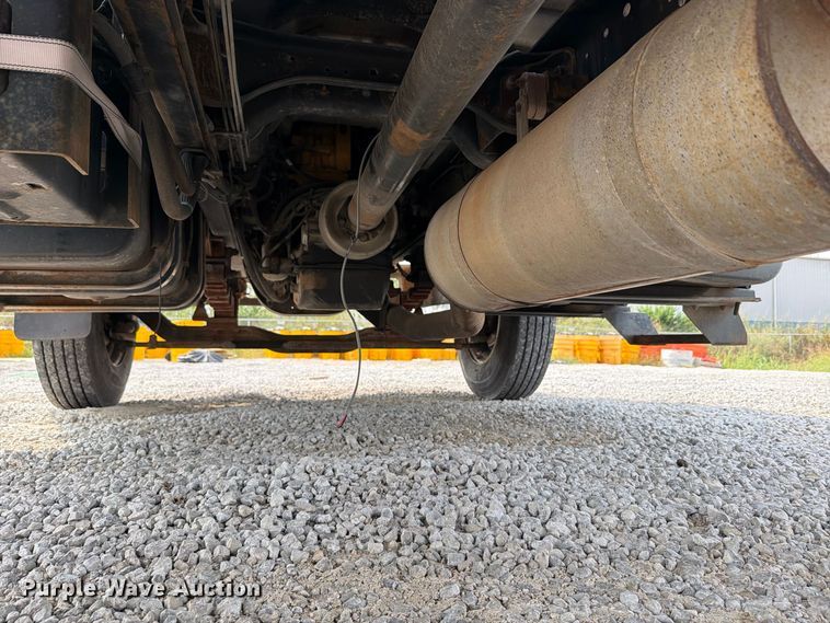 image for item FN5885 2000 Ford F-650 flatbed truck