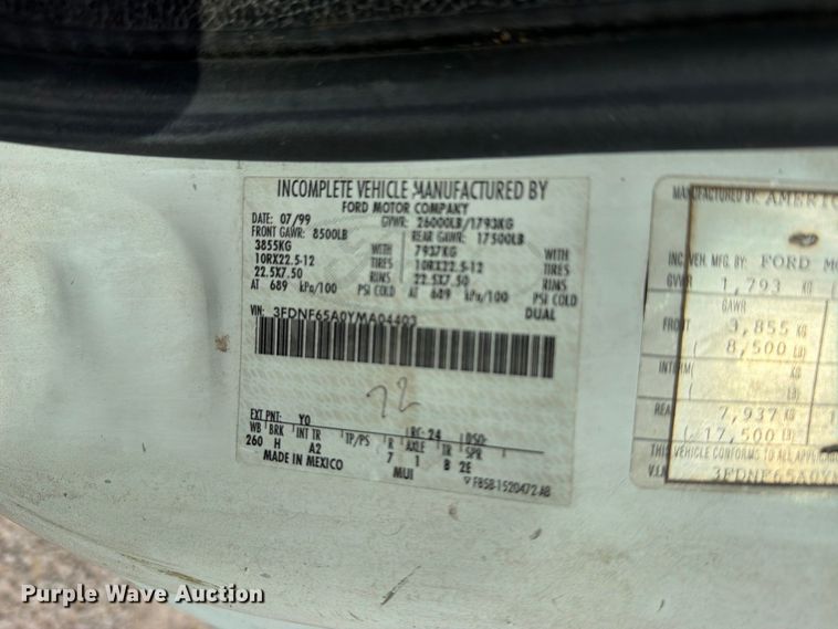 image for item FN5885 2000 Ford F-650 flatbed truck