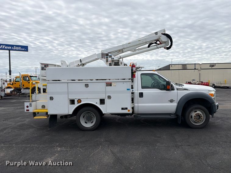 image for item FP3098 2016 Ford F550 Super Duty bucket truck
