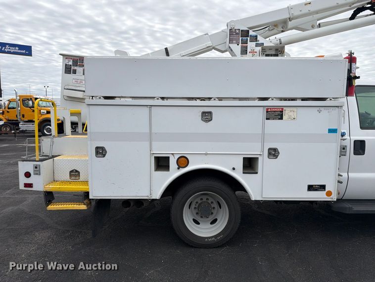 image for item FP3098 2016 Ford F550 Super Duty bucket truck
