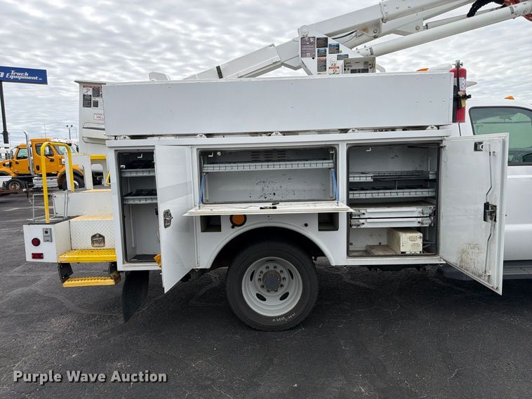 image for item FP3098 2016 Ford F550 Super Duty bucket truck