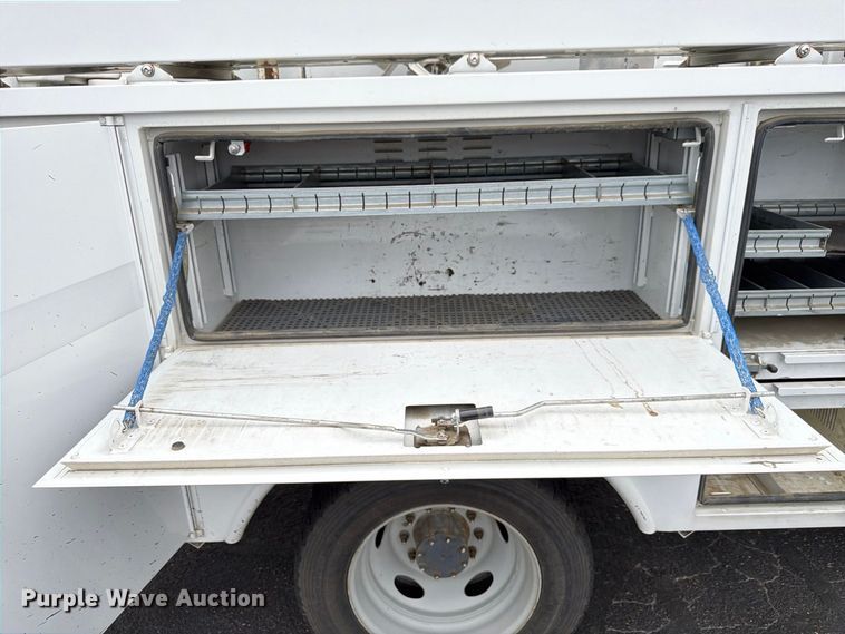 image for item FP3098 2016 Ford F550 Super Duty bucket truck