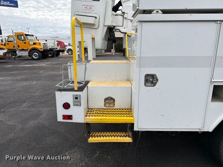 image for item FP3098 2016 Ford F550 Super Duty bucket truck