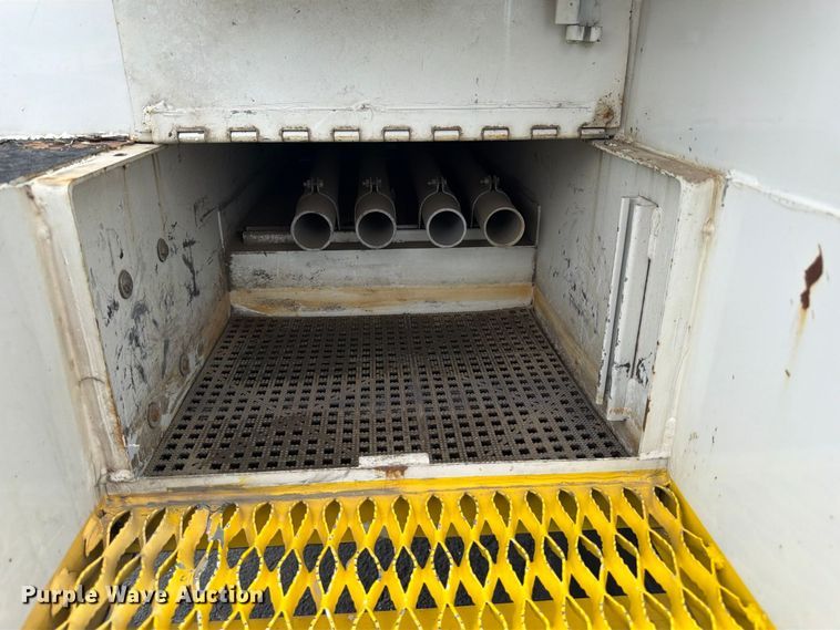 image for item FP3098 2016 Ford F550 Super Duty bucket truck