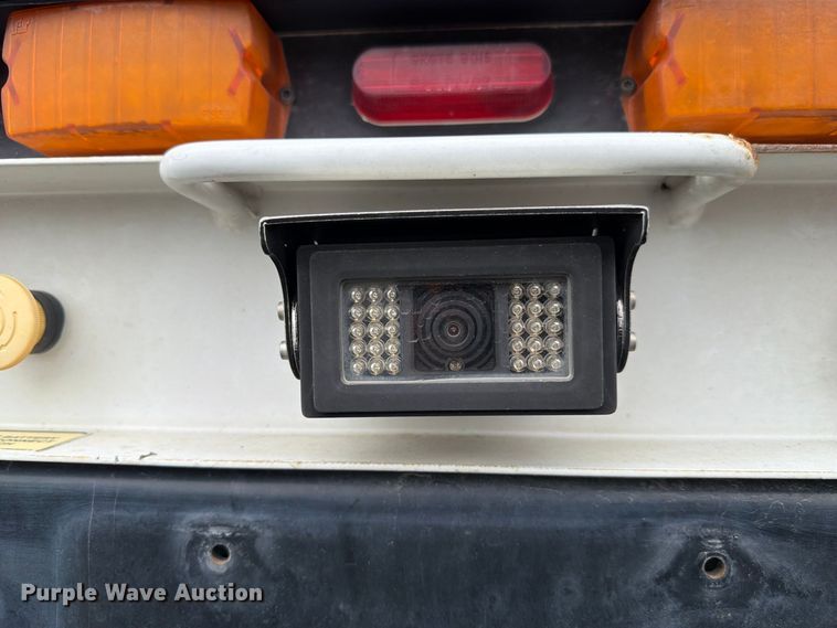 image for item FP3098 2016 Ford F550 Super Duty bucket truck