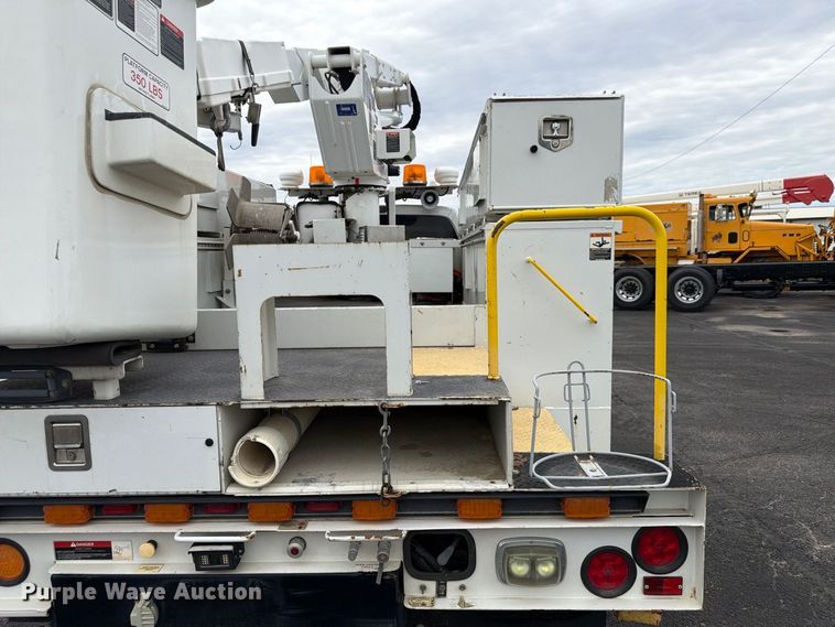 image for item FP3098 2016 Ford F550 Super Duty bucket truck