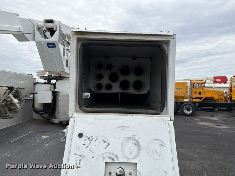 image for item FP3098 2016 Ford F550 Super Duty bucket truck