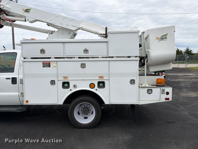 image for item FP3098 2016 Ford F550 Super Duty bucket truck