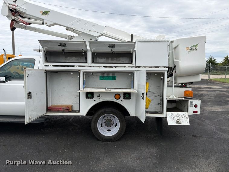 image for item FP3098 2016 Ford F550 Super Duty bucket truck