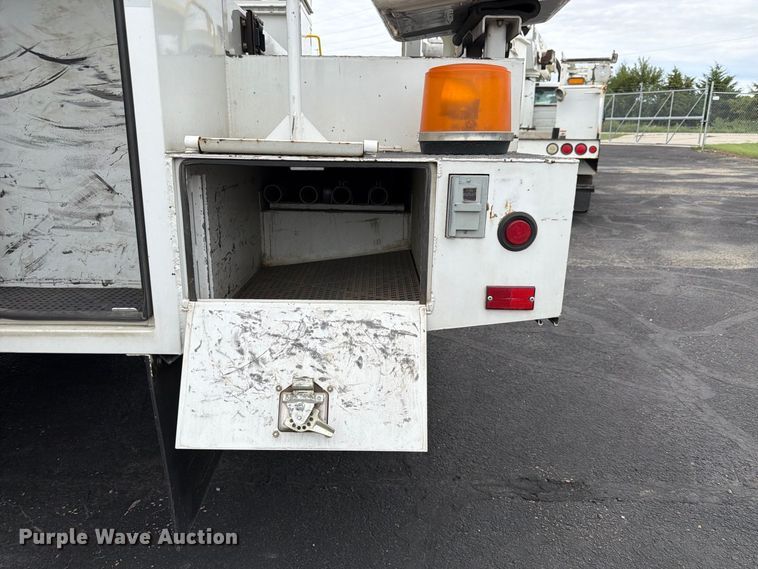 image for item FP3098 2016 Ford F550 Super Duty bucket truck