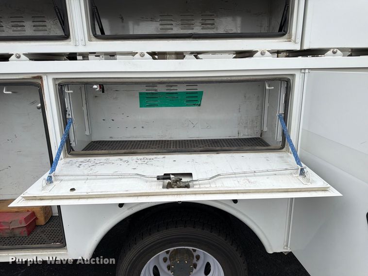 image for item FP3098 2016 Ford F550 Super Duty bucket truck