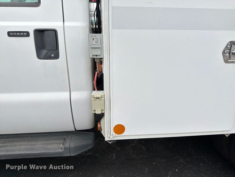 image for item FP3098 2016 Ford F550 Super Duty bucket truck