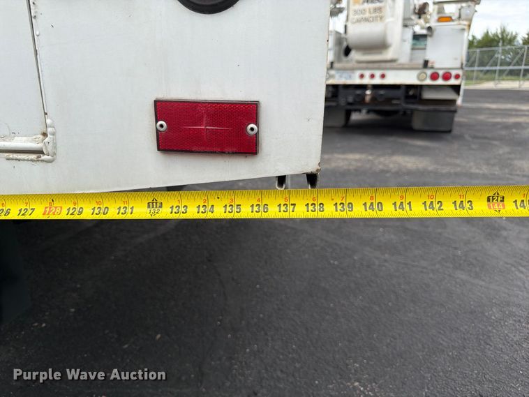image for item FP3098 2016 Ford F550 Super Duty bucket truck