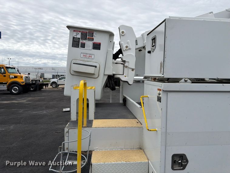 image for item FP3098 2016 Ford F550 Super Duty bucket truck