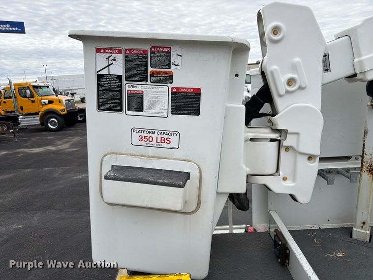 image for item FP3098 2016 Ford F550 Super Duty bucket truck