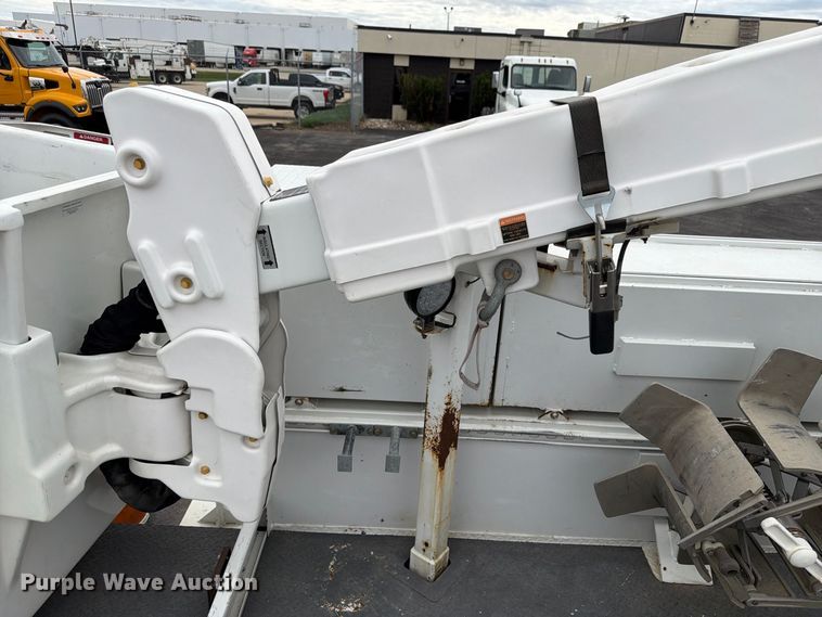 image for item FP3098 2016 Ford F550 Super Duty bucket truck