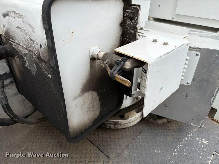 image for item FP3098 2016 Ford F550 Super Duty bucket truck