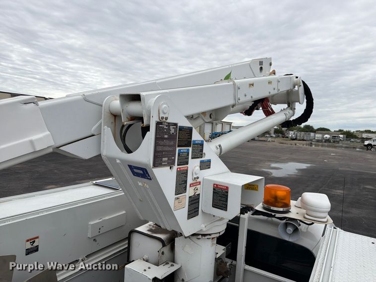 image for item FP3098 2016 Ford F550 Super Duty bucket truck