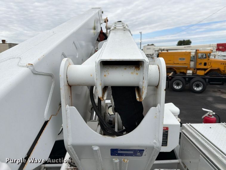 image for item FP3098 2016 Ford F550 Super Duty bucket truck