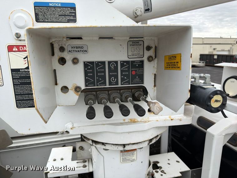 image for item FP3098 2016 Ford F550 Super Duty bucket truck