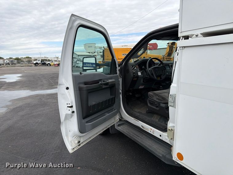 image for item FP3098 2016 Ford F550 Super Duty bucket truck