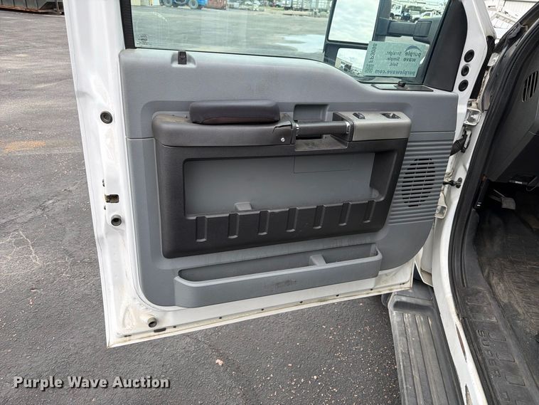 image for item FP3098 2016 Ford F550 Super Duty bucket truck