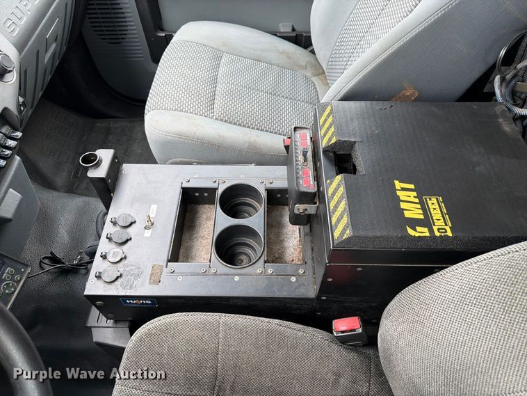 image for item FP3098 2016 Ford F550 Super Duty bucket truck
