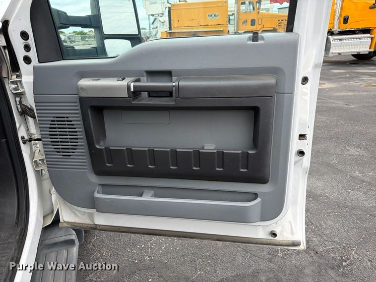 image for item FP3098 2016 Ford F550 Super Duty bucket truck