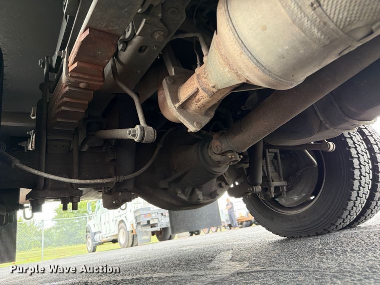 image for item FP3098 2016 Ford F550 Super Duty bucket truck
