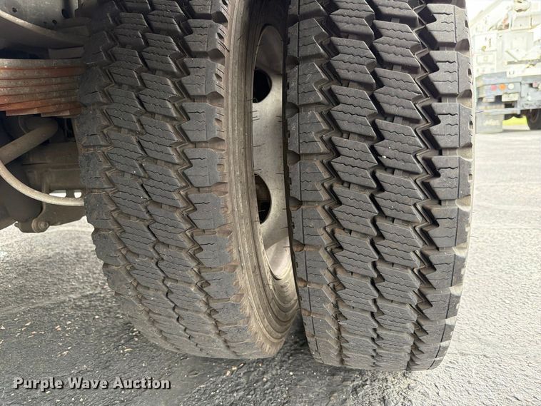 image for item FP3098 2016 Ford F550 Super Duty bucket truck