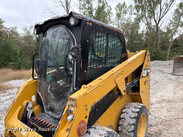 image for item FP3110 2018 Caterpillar 226D skid steer loader