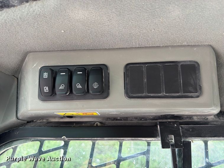 image for item FP3110 2018 Caterpillar 226D skid steer loader
