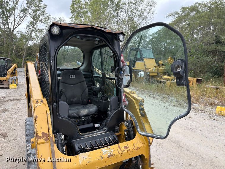 image for item FP3111 2023 Caterpillar 226D3 skid steer loader