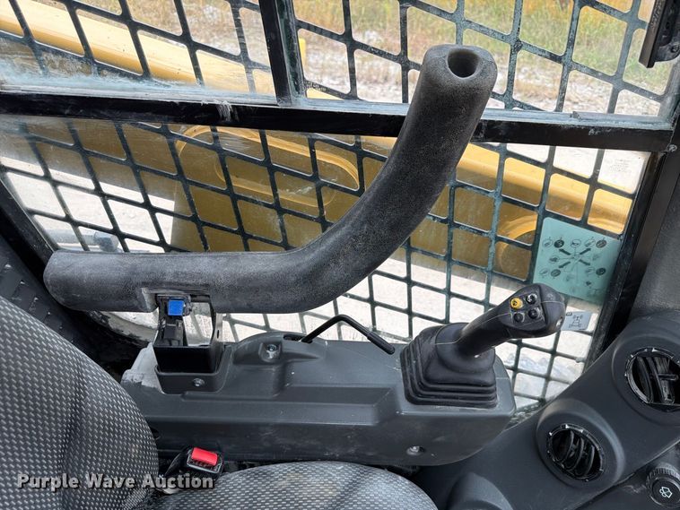image for item FP3111 2023 Caterpillar 226D3 skid steer loader