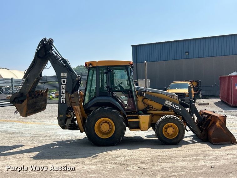 image for item FT6076 2010 John Deere 410J backhoe