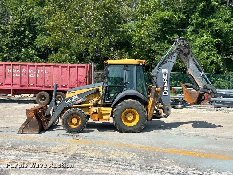 image for item FT6076 2010 John Deere 410J backhoe