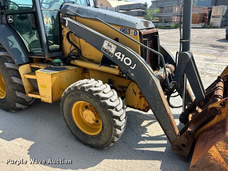 image for item FT6076 2010 John Deere 410J backhoe