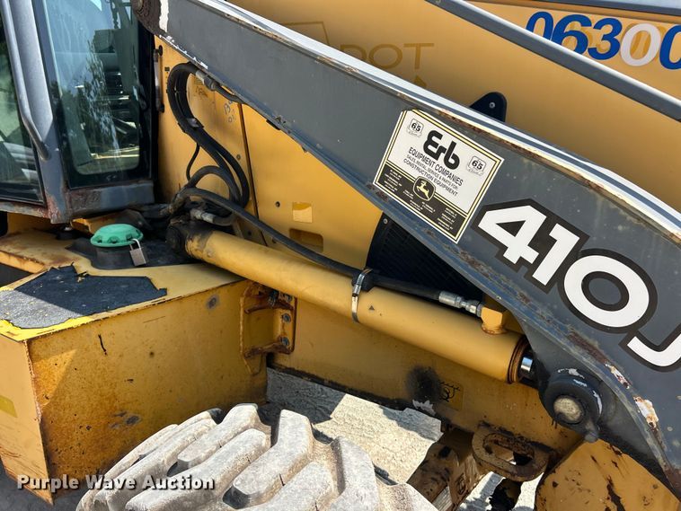 image for item FT6076 2010 John Deere 410J backhoe