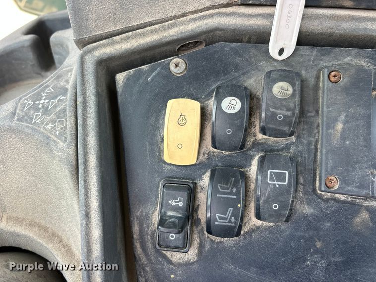 image for item FT6076 2010 John Deere 410J backhoe