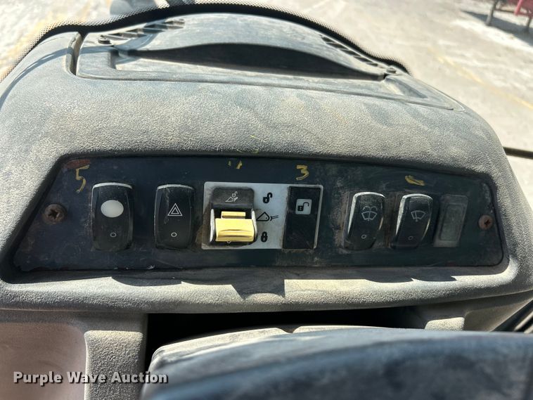 image for item FT6076 2010 John Deere 410J backhoe