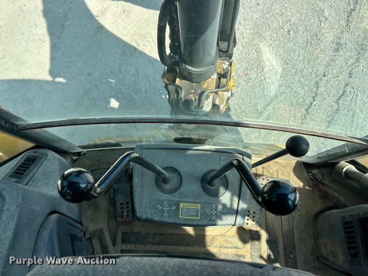 image for item FT6076 2010 John Deere 410J backhoe