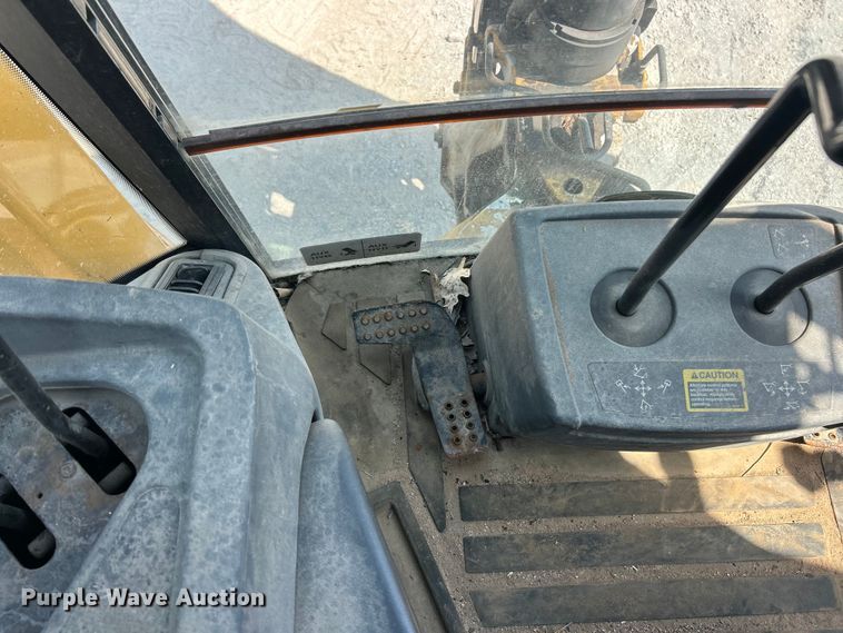 image for item FT6076 2010 John Deere 410J backhoe