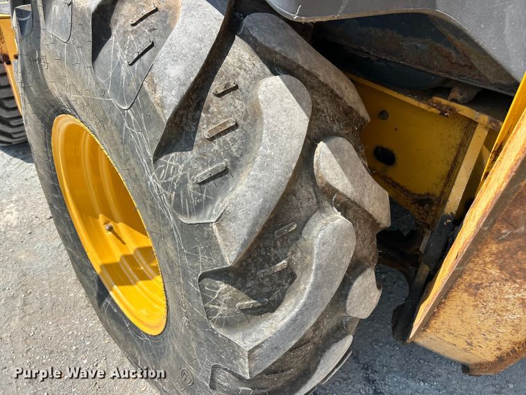 image for item FT6076 2010 John Deere 410J backhoe