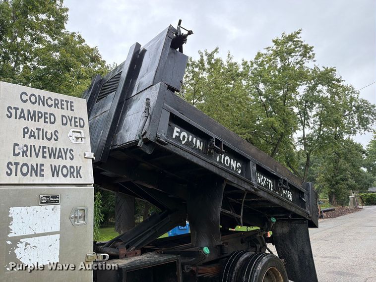 image for item FT6286 2006 GMC C5 dump flatbed truck